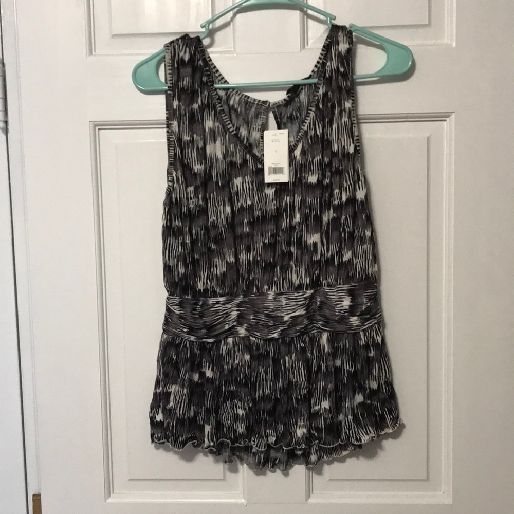 Banana republic gray white black print top small nwt v neck